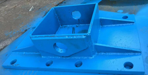 單動(dòng)式支撐腿的地面固定底座(動(dòng)支腿地腿)